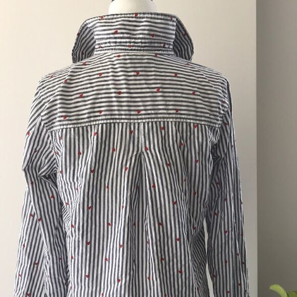 Old Navy small hearts shirt - Picture 4 of 5